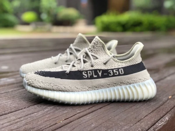 350v2 gris noir version économique Adidas Yeezy 350 V2 gris noir noix de coco HQ2059