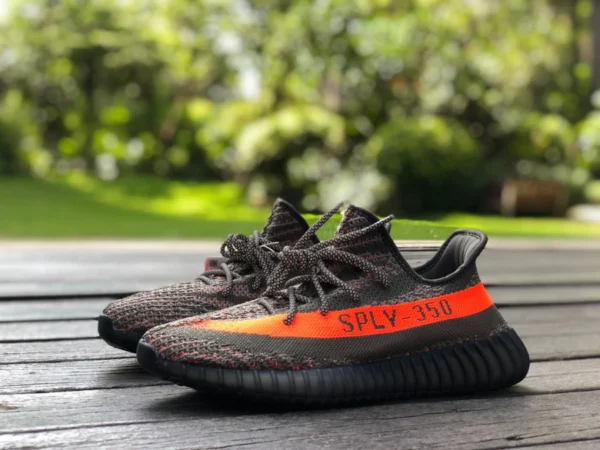 350v2 noir gris orange Adidas Yeezy 350 V2 noir gris orange noix de coco HQ7045