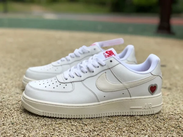 af1 blanc et rouge Saint Valentin Nike Air Force 1 AF1 blanc et rouge Saint Valentin amour baskets décontractées DD7117-100