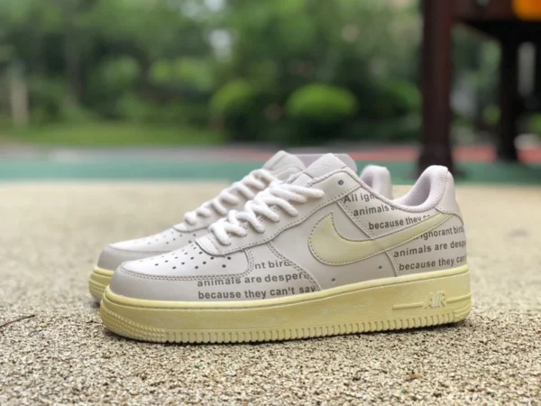 af1 blanc et jaune bas bas Nike Air Force 1 Air Force One bas-top décontracté CW2288-117