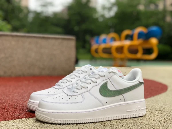 af1 blanc vert brillant crochet bas Nike Air Force 1 Low 07 AF1 baskets décontractées DH4407-101