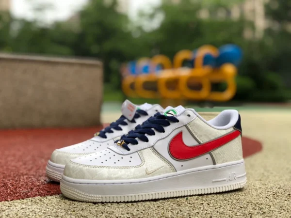 Nike Air Force 1 AF1 baskets basses à imprimé serpent blanc, rouge et bleu DV1493-161