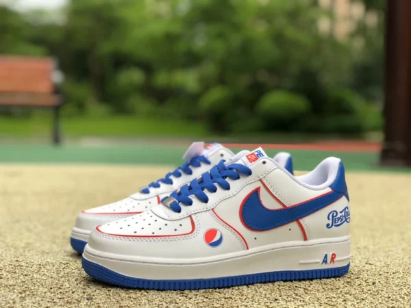 AF1 Pepsi low Nike Air Force 1'07 Low Pepsi co-branded baskets basses Air Force 1 blanc bleu et rouge BS8856-113