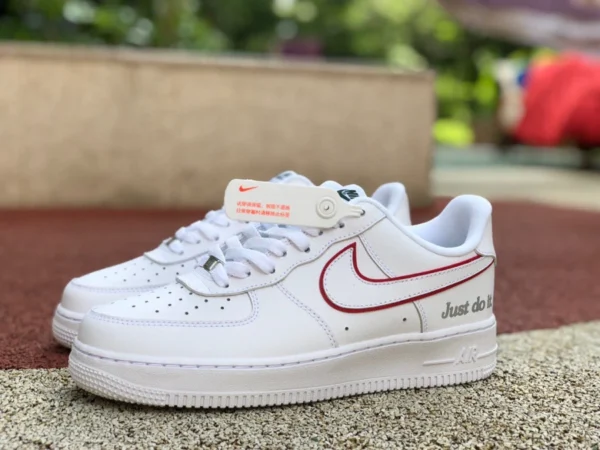 AF1 lignes blanches et rouges basses Baskets basses Nike Air Force 1'07 AF1 Air Force One pour homme DQ0791-100