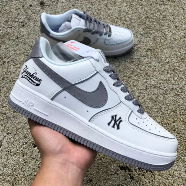 AF1 blanc gris bas Baskets basses Nike Air Force 1'07 AF1 Air Force One pour homme BS8806-544