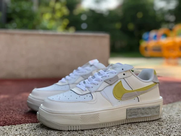 AF1 blanc cassé jaune bas Nike Air Force 1 Fontanka baskets basses décontractées DV6984-100