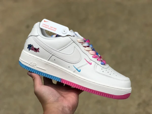 AF1 blanc et bleu rose coutures basses Nike Air Force 1 Low '07 su19 baskets basses Air Force One ku0902-112