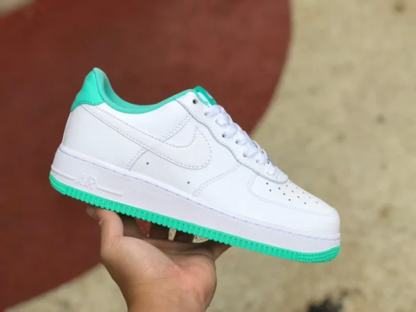 af1 blanc menthe vert bas Nike Air Force 1 AF1 07 blanc menthe vert Air Force One baskets basses DH7561-107