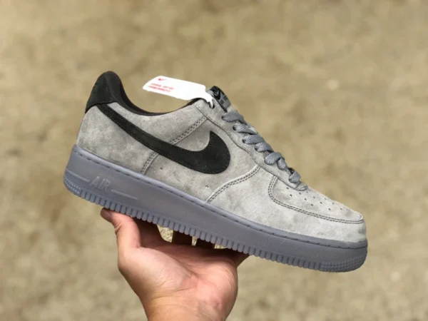 af1 gris daim noir crochet bas Nike Air Force 1 07 LV83 Air Force 1 baskets basses BQ4329-102