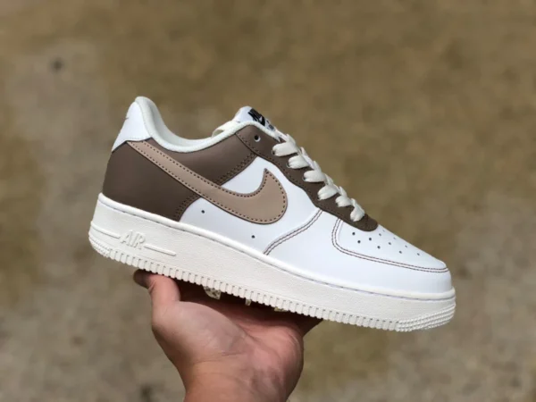 af1 crème moka basse Nike Air Force 1 07 Air Force One baskets basses DT0226-303