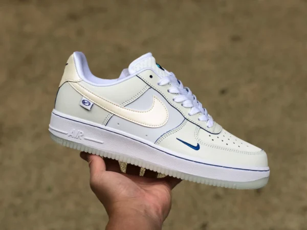 af1 blanc cassé ligne bleue basse Nike Air Force 1 Low AF1 baskets basses décontractées blanc cassé FB1839-111