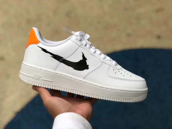 AF1 blanc noir orange bas Baskets Nike Air Force 1 Low « Glitch Swoosh » Air Force One Coming Soon dv6483-100