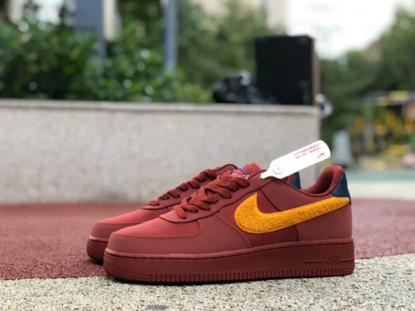 AF1 rouge marron mandarin canard bas Nike La Familia Redstone mandarin canard textile crochet marron Air Force One plaque DV5153 600