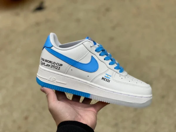 af1 blanc et bleu bas Nike Air Force 1'07 LV8 Low Air Force One baskets basses décontractées D49868-800