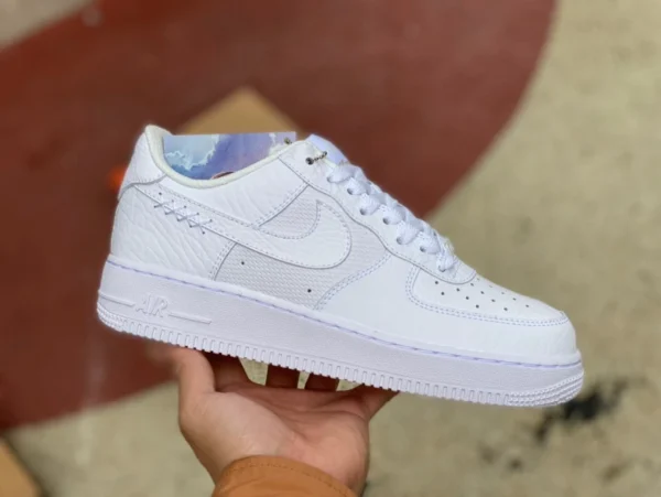 AF1 motif blanc pur bas Nike Air Force 1 Low "Couleur du mois" baskets basses antidérapantes absorbant les chocs et résistantes à l'usure pour hommes et femmes même style blanc DZ4