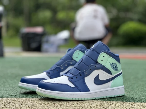 aj1mid bleu menthe pur original Air Jordan1 Mid AJ1 bleu menthe blanc vert rétro chaussures de basket-ball 554724-413