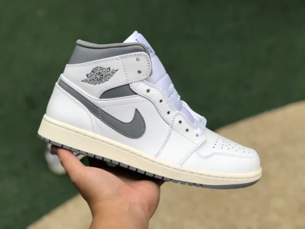 aj1mid blanc gris oxydé pur original Air Jordan 1 Mid Vintage Grey blanc gris oxydé semelle intermédiaire 554724-135