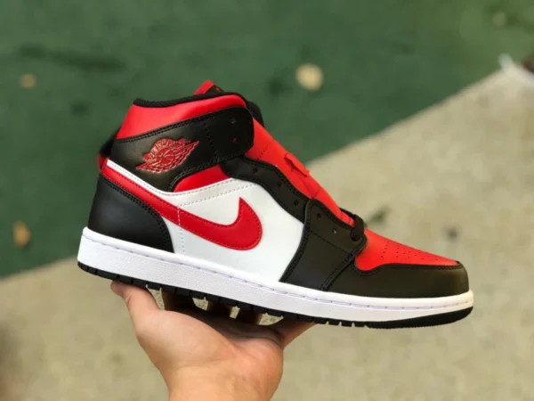 aj1mid noir et rouge orteil pur original Air Jordan 1 Mid Bred Toe noir et rouge orteil mi-haut chaussures de basket-ball 554724-079