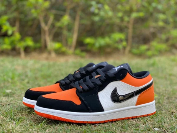 aj1 smashed low pur original Air Jordan 1 Low AJ1 smashed backboard bas noir et blanc orange 553558-128