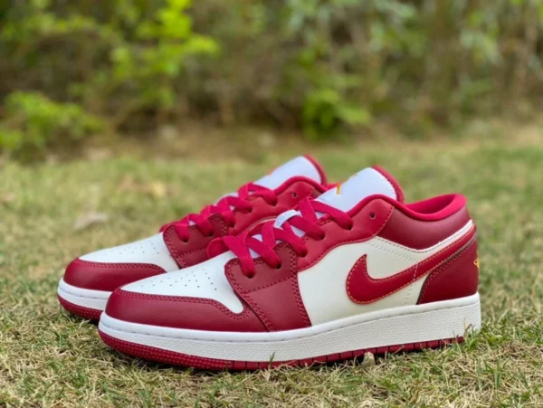 aj1 blanc rouge bas pur original Air Jordan1 Low AJ1 blanc rouge collège rouge chaussures de basket-ball rétro basses pour femmes 553560-607