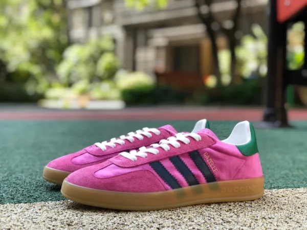 Gucci co-marqué Adidas rose Gucci x Adidas Gucci co-marqué Adidas Originals Gazelle série antilope "Esquisite Gucci" basse