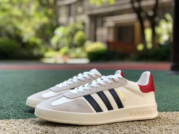 Gucci co-marqué Adidas blanc et gris Gucci x Adidas Gucci co-marqué Adidas Originals Gazelle "Esquisite Gucci" série antilope basse