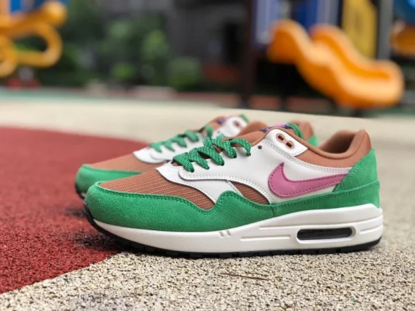 Max1 Marron Vert Rose Nike Air Max 1 NH Treeline Marron Vert Rose Rétro Daim Casual Chaussures de Course DR9773 300