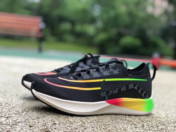 Zoom fly4 noir arc-en-ciel Nike Zoom Fly 4 Nike amorti plaque de carbone marathon hommes et femmes en cours d'exécution dq4493-010