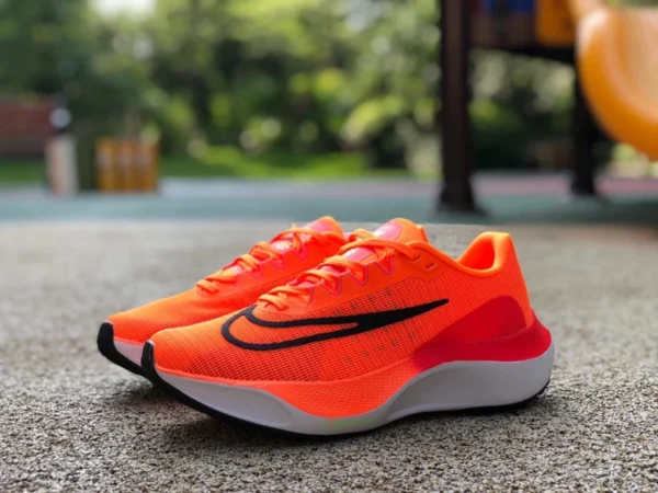 Zoom fly5 orange Nike Zoom Fly 5 Nike amorti plaque de carbone marathon hommes et femmes en cours d'exécution DM8968-800