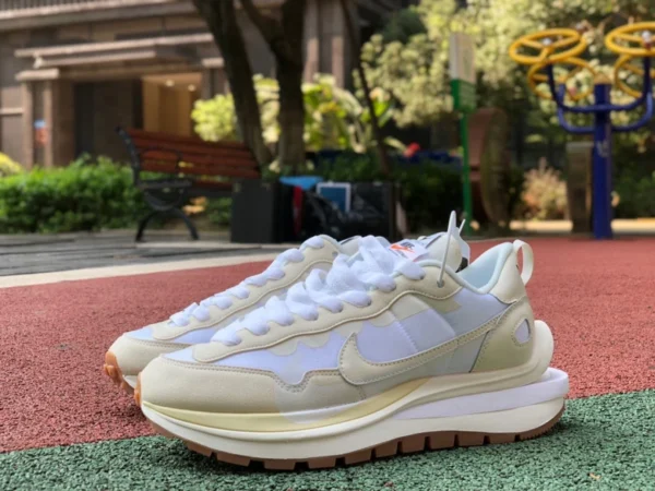 Sacai3.0 caoutchouc brut blanc Nike Vaporwaffle x Sacai joint chaussures de course au gingembre blanc DD1875-100