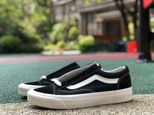 VANS baskets classiques en daim noir et blanc VANS VAULT OG OLD SKOOL VN0A36C8N8K