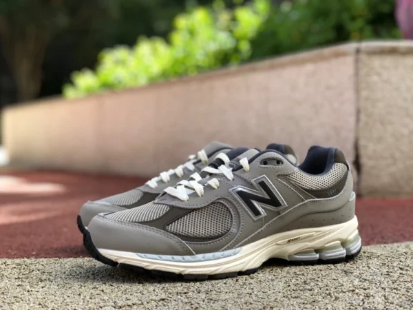 NB2002R gris marron New Balance NB2002R gris marron New Balance chaussures décontractées légères grises pour hommes et femmes M2002RAW