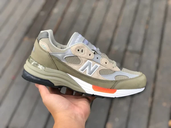 NB992 co-marqué gris argent President Edition WTAPS x New Balance 992 chaussures de course rétro "olive Drab" pour hommes et femmes, gris argent fabriqué aux États-Unis M992WT