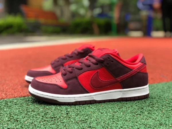 Dunk rouge cerise bas Nike SB Dunk Low « Cherry » chaussures de skate rouge cerise DM0807-600