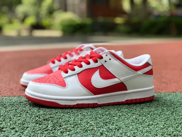 Dunk University Red Nike Dunk Low University Red baskets décontractées blanches et rouges CW1590-600