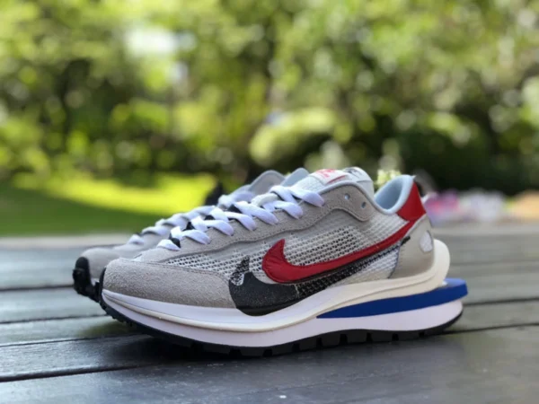 Sacai3.0 blanc bleu rouge pur original Nike Vaporwaffle x Sacai joint blanc bleu rouge chaussures de course CV1363-100