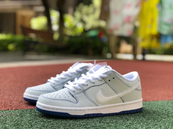 Dunk bleu et porcelaine blanche Nike Dunk Porcelain SB blanc bleu/porcelaine scratch craquelé CJ6884-100