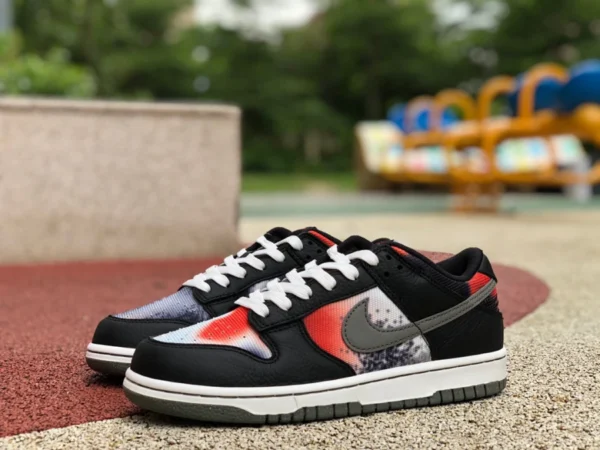 Dunk graffiti noir et rouge bas Baskets rétro basses homme Nike Dunk Low Retro street graffiti noir et rouge DM0108-001