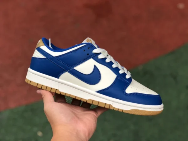 Dunk blanc bleu or Niki Dunk Low caoutchouc brut couleur blanc et bleu SB baskets basses de sport et de loisirs DO7412-200