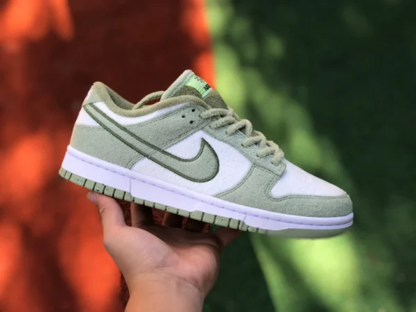 Dunk en daim blanc et vert Nike Dunk Low Fleece baskets basses décontractées rétro en daim blanc et vert DQ7579-300