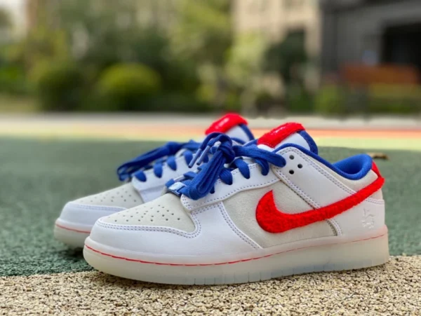 Dunk Blanc, Bleu et Rouge Année du Lapin pure originale Nike Dunk Low Blanc, Bleu et Rouge Année du Lapin Shanghai baskets absorbant les chocs et résistantes à l'usure FD4203-161