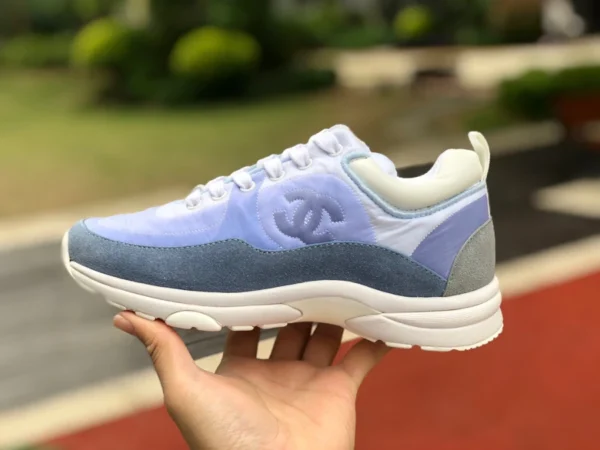 CHANEL bleu ciel CHANEL chaussures de course de sport en nylon effet daim veau pour femme bleu ciel