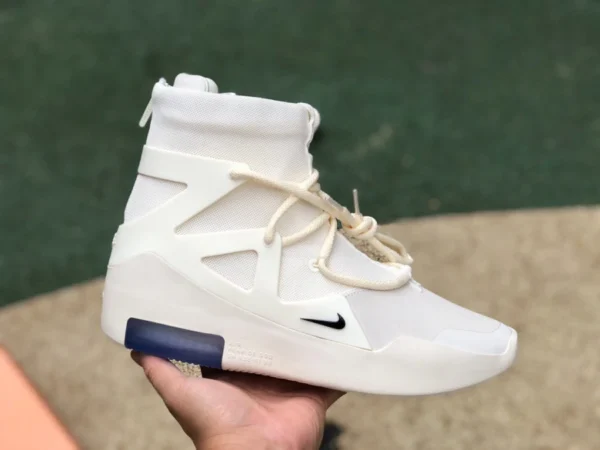 Chaussures de basket-ball montantes en mesh blanc FOG Nike Air Fear Of God 1 Sail gris et blanc AR4237-100