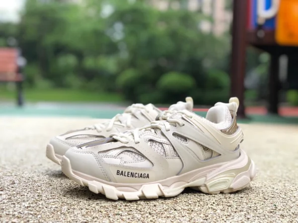 Balenciaga 3,0 mètres chaussures de papa Balenciaga Triple S blanches Balenciaga