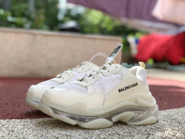 Balenciaga coussin d'air blanc cassé Balenciaga Triple S chaussures papa Balenciaga