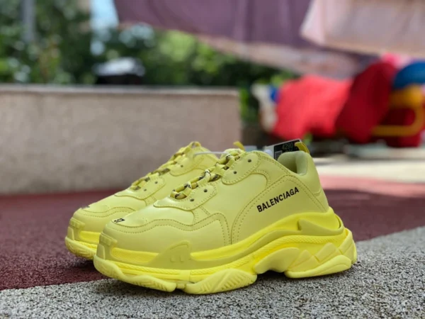 Balenciaga Chaussures papa Balenciaga Triple S jaunes Baskets Balenciaga