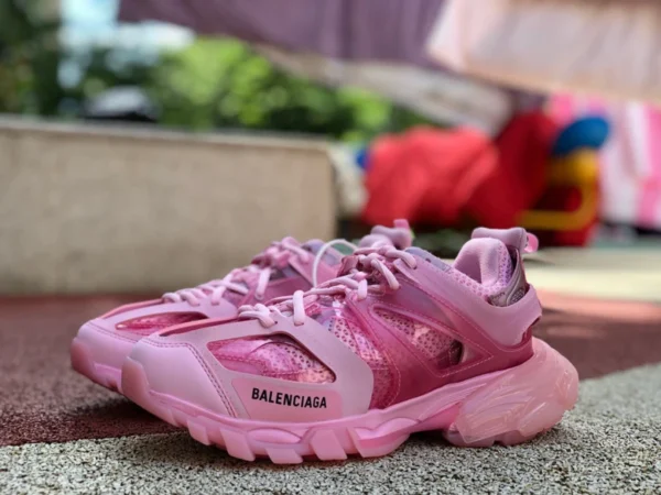 Balenciaga 3.0 blanc rose Balenciaga Triple S chaussures papa Balenciaga