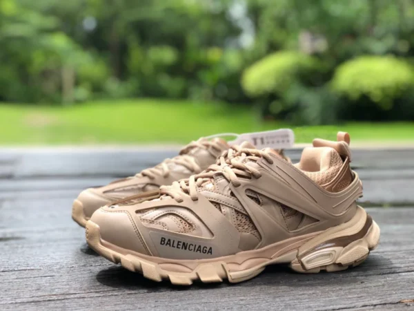 Balenciaga 3.0 kaki Balenciaga Triple S chaussures papa Balenciaga