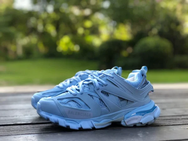 Balenciaga 3.0 bleu clair Balenciaga Triple S chaussures papa Balenciaga