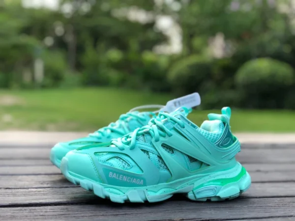 Balenciaga 3.0 Tiffany Balenciaga Triple S chaussures papa Balenciaga